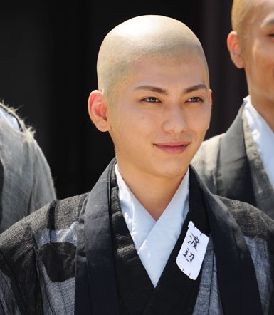 吉沢亮の道着姿が美しい 剣道二段で着物も似合う超イケメンロン毛サムライ よしざわりょう