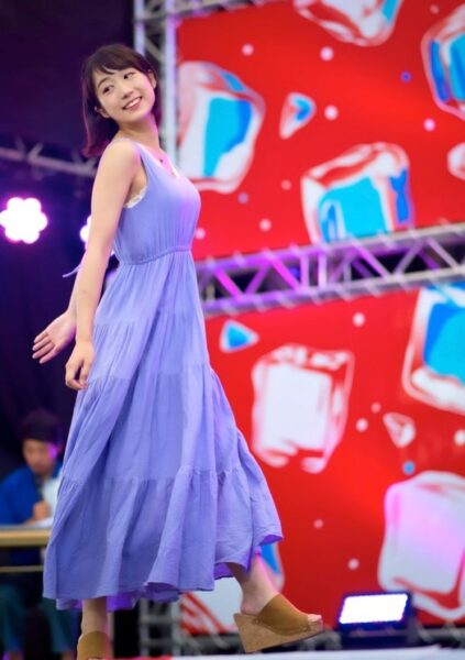 MISS CIRCLE CONTEST 2019の出場者として「MISS/MR COLLECTION 2019 in テレ朝夏祭り」のステージに立つ高橋礼子アナ