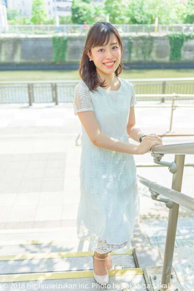 富山詠美アナの身長がわかる全身画像