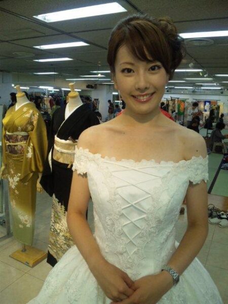 新垣泉子アナのウエディングドレス姿