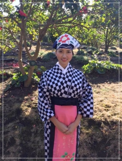 椿の女王として伊豆大島のPR活動を行う石田瑠美子アナ