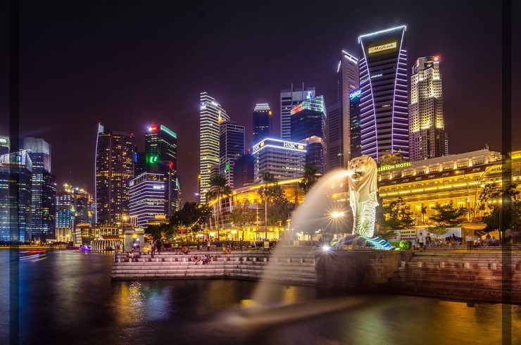 足立夏保アナの出生国、シンガポールの夜景