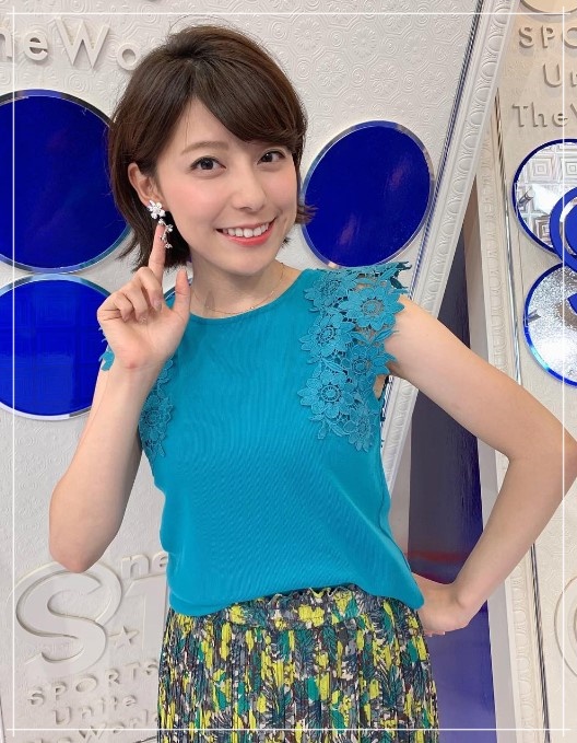 上村彩子アナのノースリーブ衣装画像