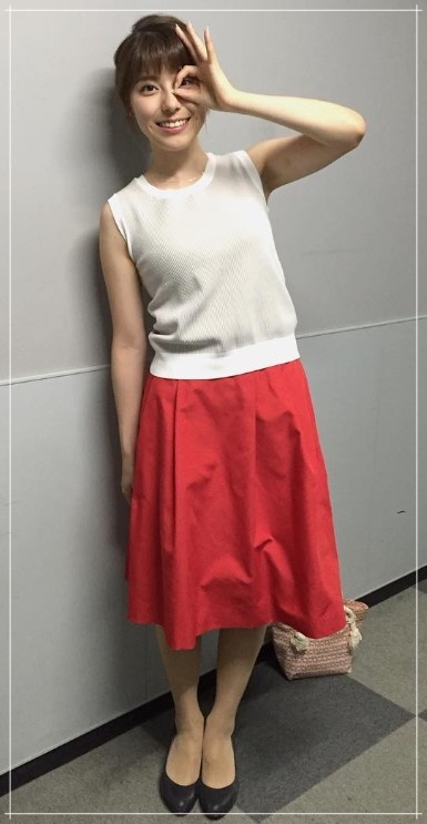 上村彩子アナのノースリーブ衣装画像