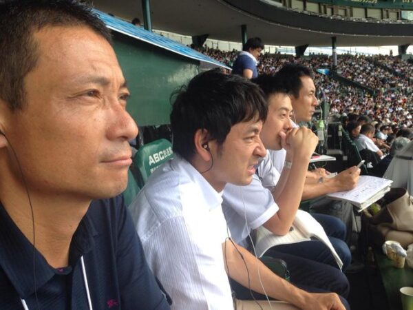 朝日放送テレビ（ABC）の武田和歌子アナ、夫の小縣裕介アナの野球中継の様子