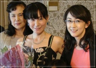 フリーアナウンサー唐橋ユミアナ、妹さんとお母さんとの写真