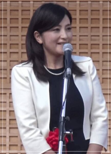TBS田村真子アナ、母の斎宮復元建物竣工記念式典でスピーチをする様子