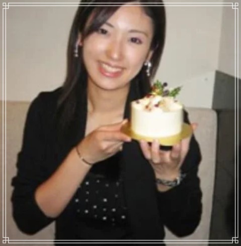 広島ホームテレビの女子アナウンサー、小嶋沙耶香アナの若い頃のかわいい画像
