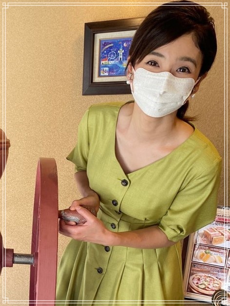 広島ホームテレビの女子アナウンサー、小嶋沙耶香アナの現在のかわいい画像