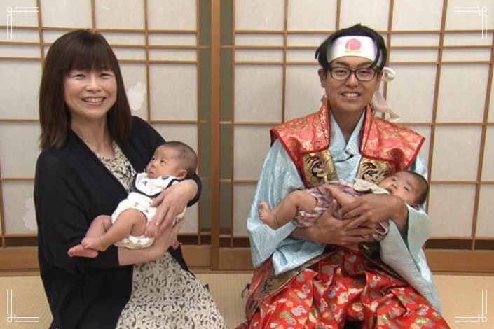 子供を抱くRSK山陽放送の女子アナウンサー、奥富亮子アナ