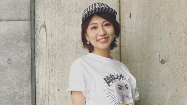 ミヤギテレビ武田玲子アナ、ミヤテレ非公式キャラクター「イケてるボウズ」のTシャツを披露