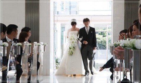 フリーアナウンサー氏田朋子アナ、結婚式の写真