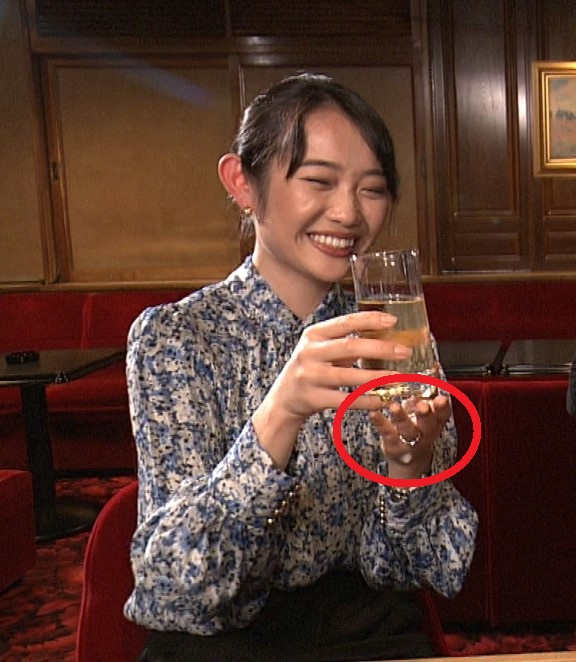 2024年にNHK東京アナウンス室に異動が決まった菅谷鈴夏アナの結婚指輪