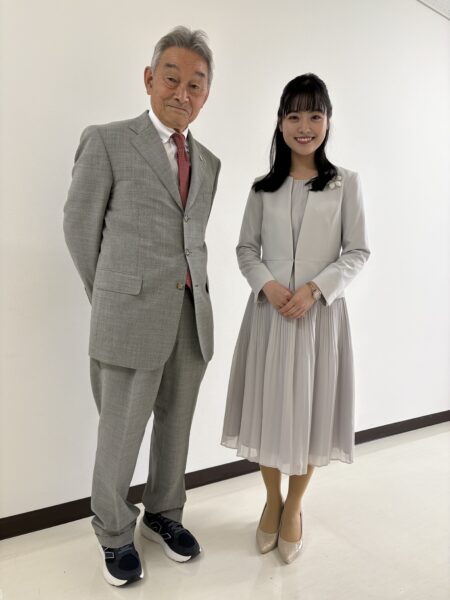 手賀梨々子アナのサッカー元監督トークショーの司会画像