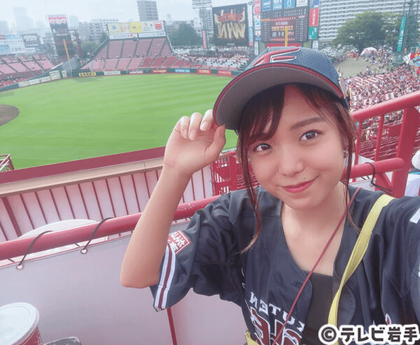 佐藤亜美アナの学生時代ビール売り子画像